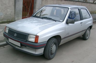 Opel corsa a fix magasságú futómű